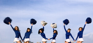 Сегодня в центре Харькова отплясывали группы поддержки