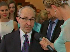 Кернес посоветовал Осадчей выйти замуж. Фото: кадр из телепередачи.