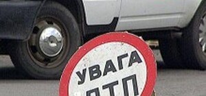 На Шевченковском легковушка на полном ходу влетела в столб