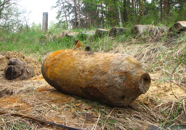 Вес бомбы достигал 100 килограмм. Фото с сайта ГТУ МЧС Украины в Харьковской области.