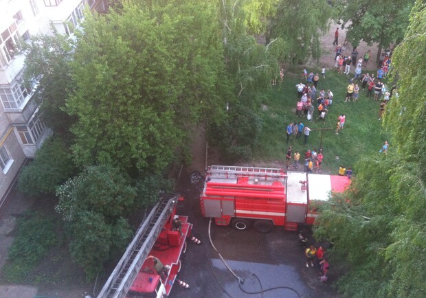 По предварительным данным пожар произошел из-за неосторожного обращения с огнем. Фото с сайта ГТУ МЧС Украины в Харьковской области.