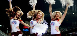 Десять блондинок из Днепропетровска стали суперзвездами в Индии