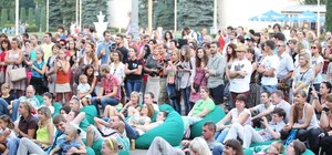 На ВДНХ стартует пятимесячный арт-пикник Славы Фроловой со множеством активностей