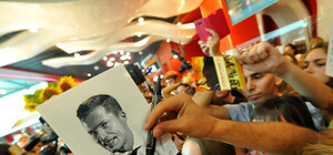 Тиль Швайгер в Киеве: как актер раздавал автографы и рассказывал о работе в порноиндустрии