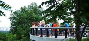 Смотровая площадка в Мариинкие может обвалиться в любой момент