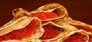 Завтра в Циферблате будут кормить блинами с красной икрой