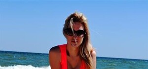 Очаровательная блондинка со сногсшибательной фигурой выиграла конкурс 