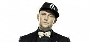 Городские страсти: Потап на глазах у жены поцеловал журналистку