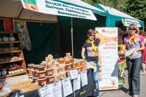 Полакомиться медом можно с 14 и до 25 августа. Фото с сайта Харьковского городского совета. 