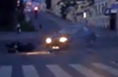 Новость - События - В Харькове мотоциклист на полной скорости влетел в легковушку