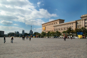 Движение транспорта на площади Свободы будет разрешено только с правой стороны. Фото: Харьковский городской совет.  