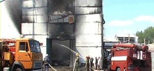 Луганчане в панике из-за масштабного пожара на складе химвеществ