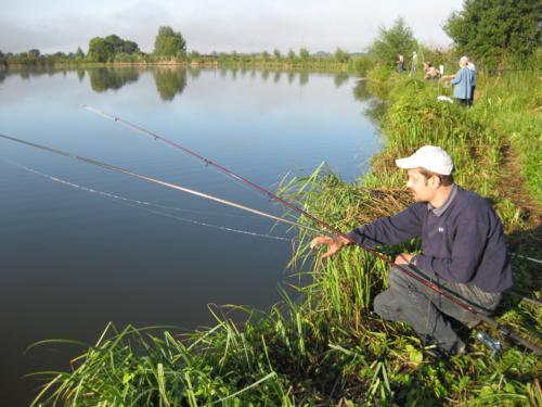 Пока не очистят воду, рыбалки не будет. Фото: gorod.cn.ua. 