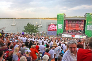 В этом году фестиваль соберет предположительно 100 тысяч гостей. Фото: Харьковский городской совет. 