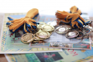 Харьковчанка принесла городу бронзовую медаль. Фото: горсовет. 