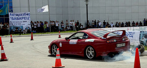 Сегодня в Симферополе устроят автослалом и бикини-шоу для всех желающих