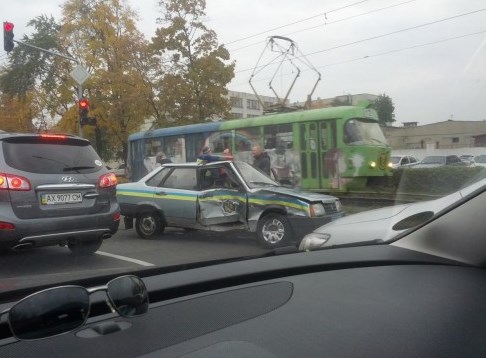 Новость - События - На Сумской столкнулись Хонда и патрульная машина ГАИ