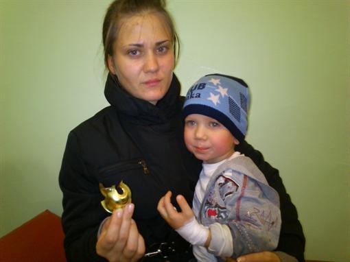 Освобожденный ребенок. Фото: ГУ ГСЧС в Харьковской области.