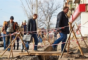 Харьковчанам нравится иллюстрировать свои просьбы. Фото: city.kharkov.ua.