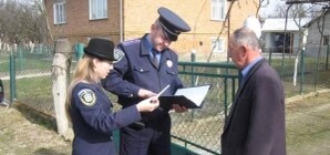 Участковые будут раздавать свои визитки харьковчанам