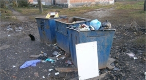 Жителям Орджоникидзевского района не угодили мусорные баки. Фото предоставлено пресс-службой Харьковского горсовета. 