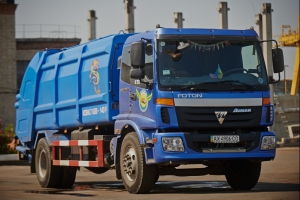 Новые мусоровозы поедут убирать частный сектор. Фото: городской совет.