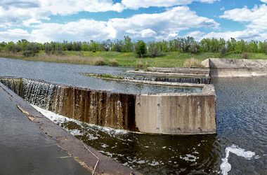 Краснопавловское водохранилище. Источник влаги питает три района города и юг области. Фото: tourist.kharkov.ua 