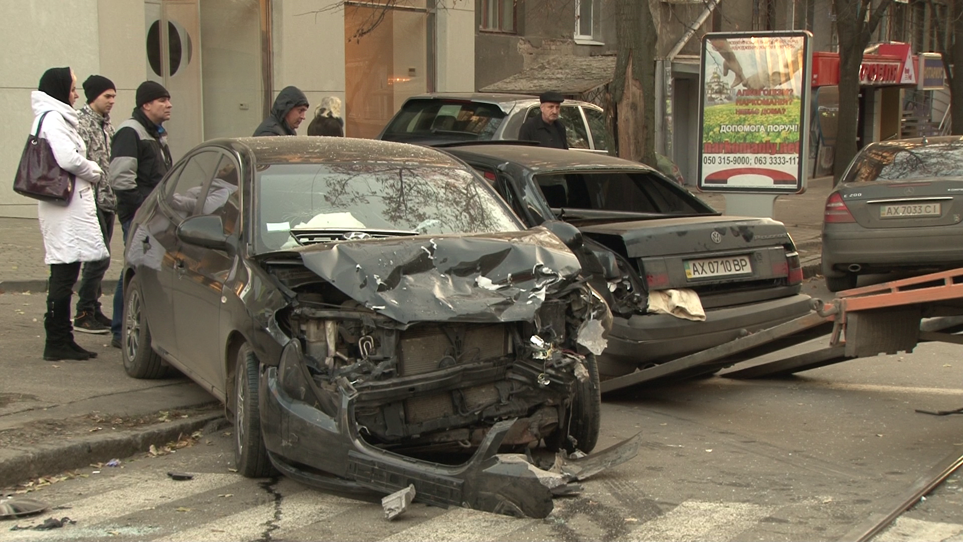 Новость - События - В Харькове столкнулись 3 иномарки: пострадавшие госпитализированы