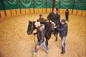 Детям помогут лошади. Фото: городской совет.