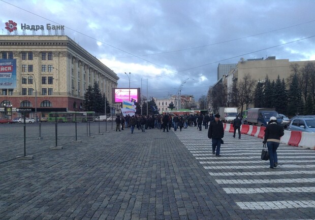 Вчера тут бросали фейерверки в людей. Фото: vgorode.