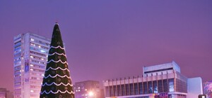 В мэрии рассказали, почему вместо Ярмарочной елку поставили на Театральной площади