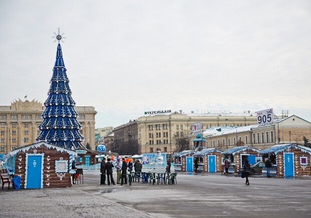 Новость - Досуг и еда - Фотофакт: на площади Свободы открылась новогодняя ярмарка