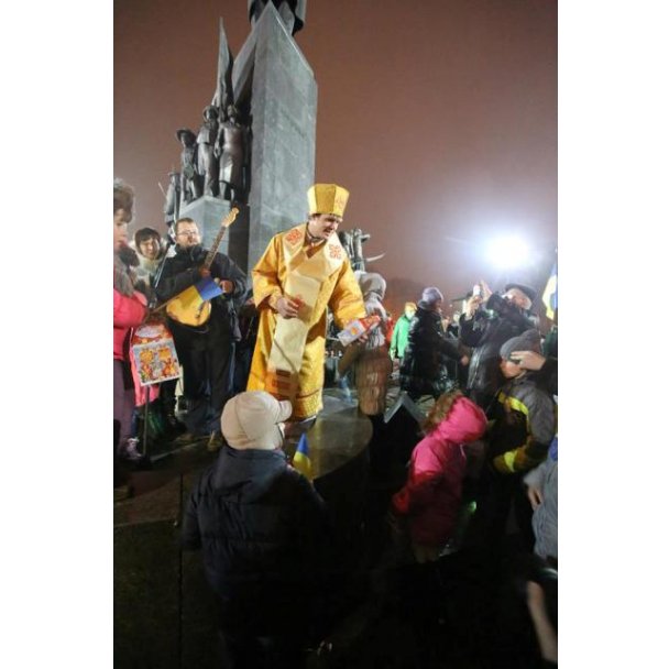 На Майдане собрали деньги для Кристины Сургай. Фото с сайта ТСН. 
