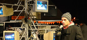 Как это выглядит: елка из мониторов и мыло ручной работы на ярмарке 