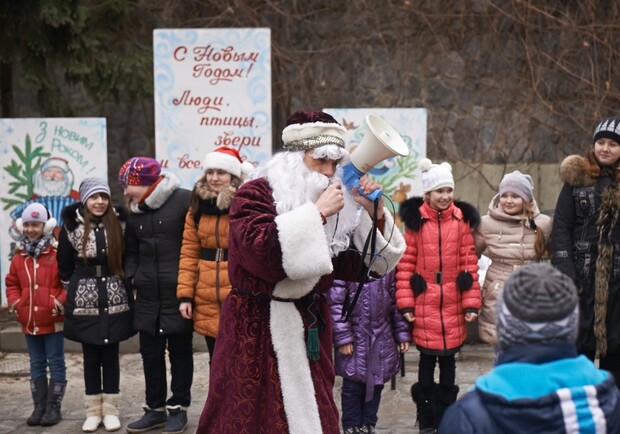 Дедушка Мороз поздравил детей. Фото с сайта горсовета.