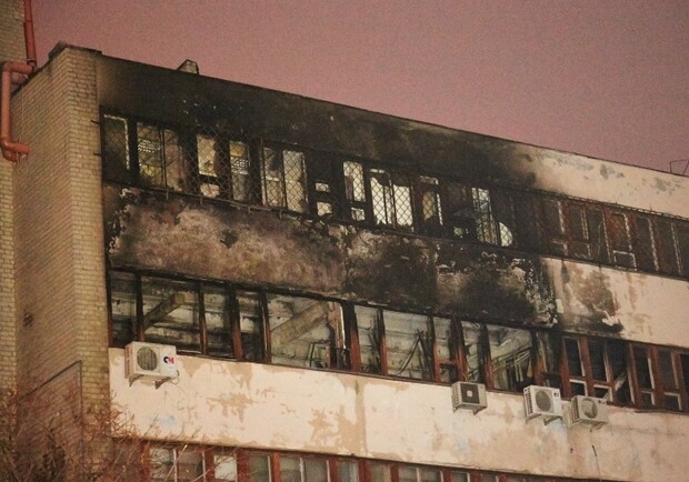 Сотрудники ювелирной фирмы говорят, что их начали спасать через 20 минут после взрыва. Фото с сайта Харьковского городского совета.