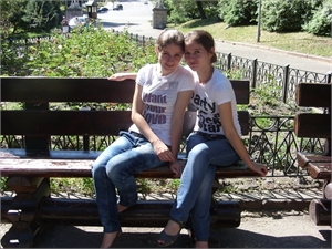 Юля и Вика (справа на фото) были неразлучны, говорят их друзья. Фото из соцсетей. 