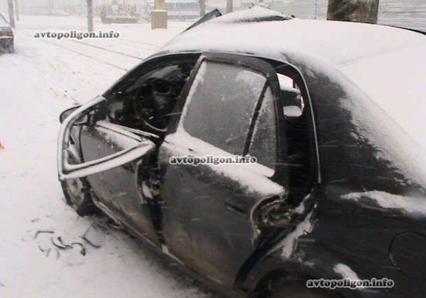 Поврежденный автомобиль. Фото с сайта Автололигон.