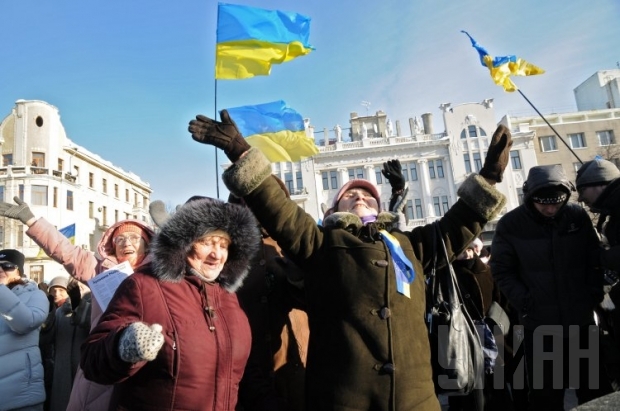 Волна митингов докатилась и до Харькова. Фото с сайта УНИАН.