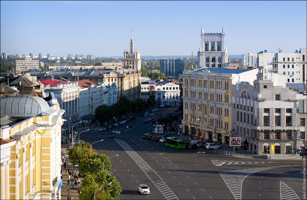 Харьковчане любят и высоко оценивают свой город. Фото Павла Иткина.