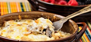 Готовим вкусный завтрак: Жульен с курицей и грибами