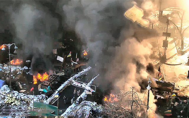 Новость - События - В центре Киева взрывают гранаты и распыляют газ