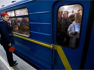 Харьковское метро работает в обычном режиме. Фото: Максим ЛЮКОВ.