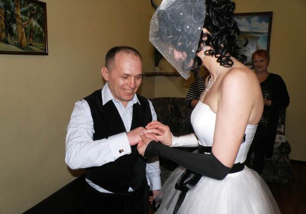 Бракосочетание в колонии. Фото с сайта kvs.gov.ua.