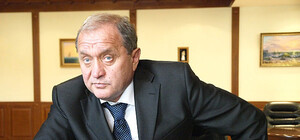 Могилев не знает, где Янукович и не собирается в отставку