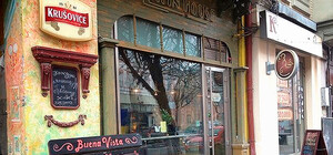 Иди в паб: где бесплатно могут пообедать активисты и отряды самообороны