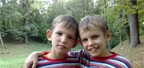 Близнецы без иммунитета живут благодаря таинственному меценату