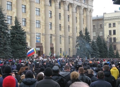 Изначально люди вышли на митинг «за мир и стабильность». Фото: dozor.kharkov.ua.