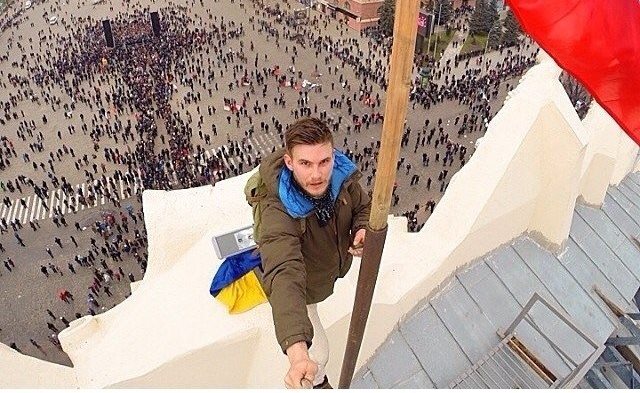 Новость - События - Флаг Украины на Харьковской ХОГА сорвал  гражданин России
