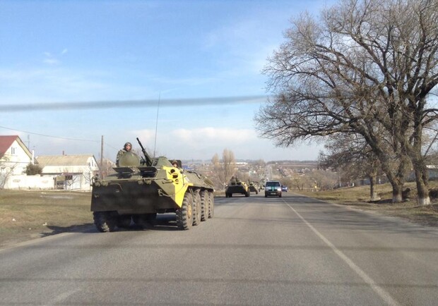 На дороги Харьковской области выехала военная техника. Фото Татьяны Федорковой. 